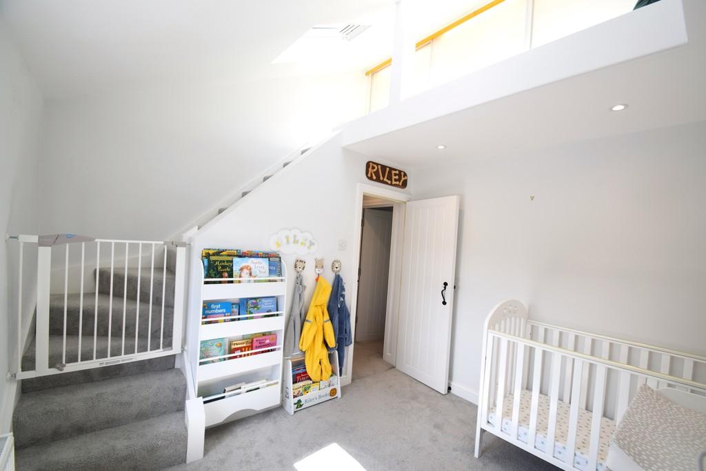 Small bedroom 2