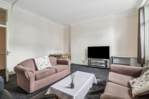 4 bedroom flat to rent, Cunningham Court, Maida Vale, London