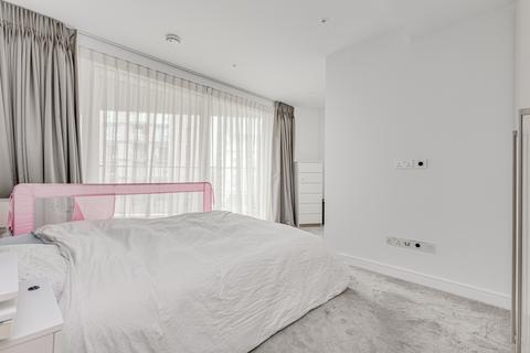 2 bedroom flat to rent, Lockgate Road, London