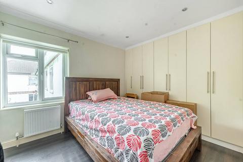 2 bedroom flat for sale, Northcote, Pinner, HA5