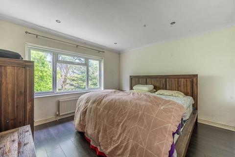 2 bedroom flat for sale, Northcote, Pinner, HA5