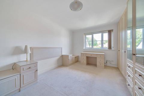 2 bedroom flat to rent, Uxbridge Road, Hatch End, Pinner, HA5