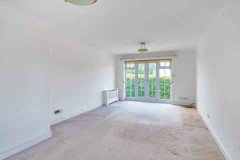 2 bedroom flat to rent, Uxbridge Road, Hatch End, Pinner, HA5