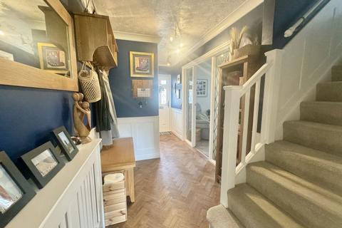 8 Marian Way, Waltham, Grimsby, DN37 0XN