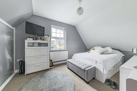 26 Sandringham Drive, Dartford, DA2 7WB