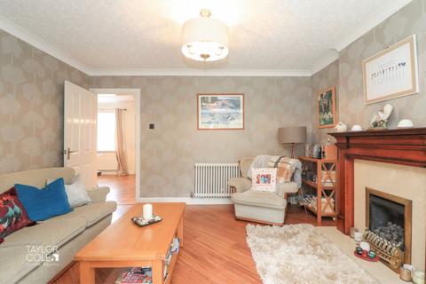 11 Stonehaven, Amington, Tamworth, B77 3QX