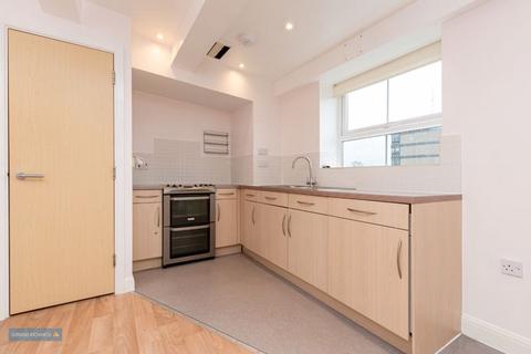 2 bedroom apartment for sale, Crescent Way, Taunton