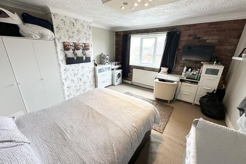 3 bedroom house for sale, Swallow Crescent, Wortley