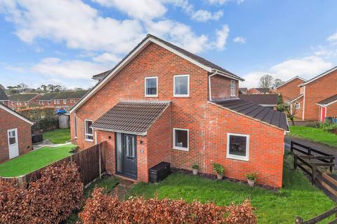 4 bedroom detached house to rent, Moggs Mead, Petersfield