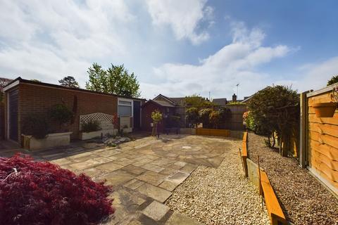 12 Pine Walk, Uttoxeter, ST14 7NL