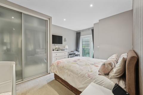 2 bedroom flat for sale, Juniper Drive, London SW18
