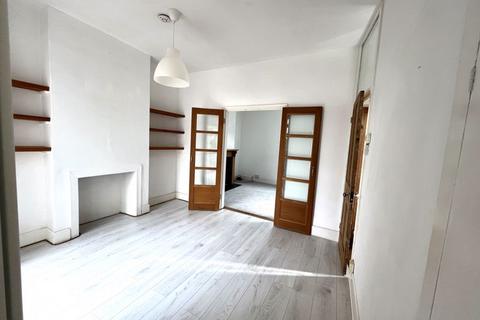 3 bedroom end of terrace house to rent, Oxford Street,