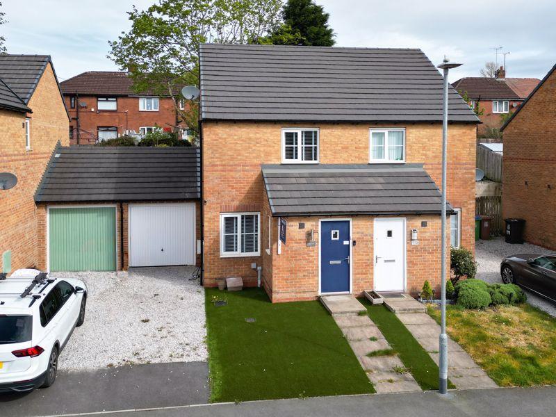 Constable Drive, Rochdale 2 bed semidetached house for sale £169,995