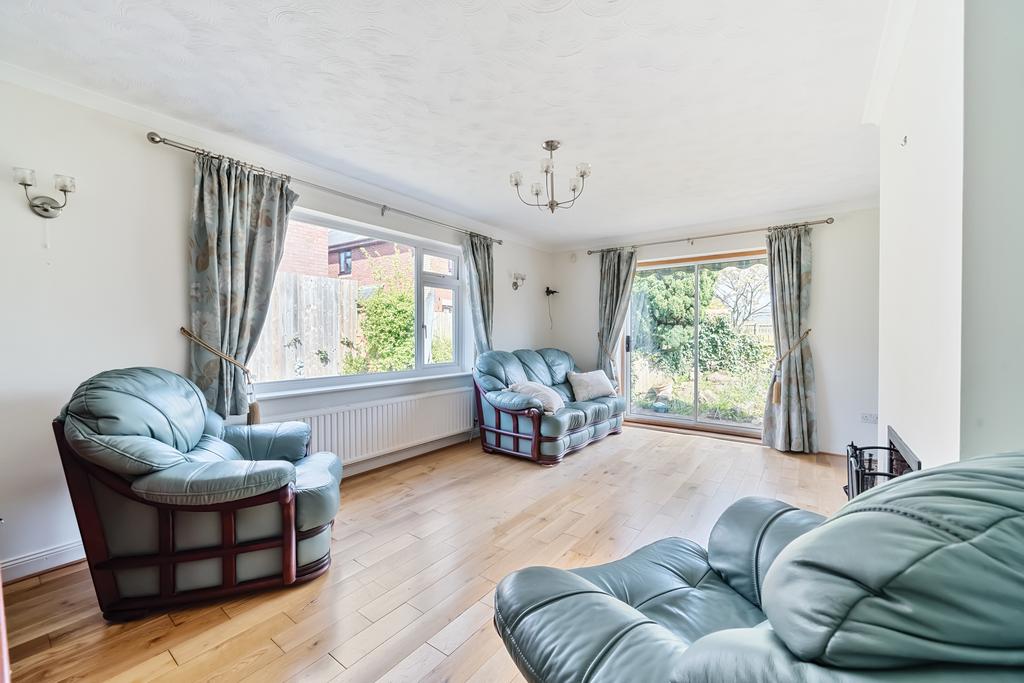 Taunton 3 bed detached bungalow for sale £349,000