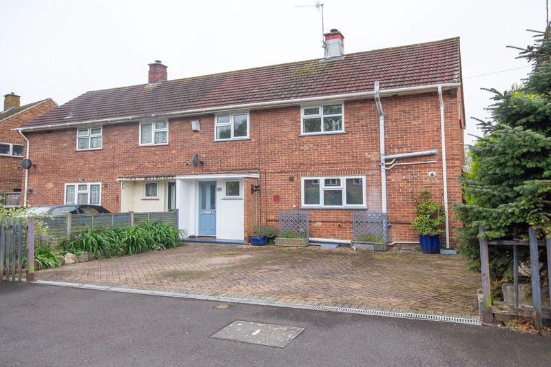 Totton 3 bed semidetached house for sale £379,950