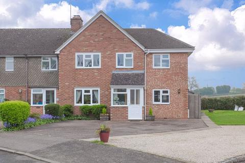 4 bedroom end of terrace house for sale, Hay Pool, Farnborough