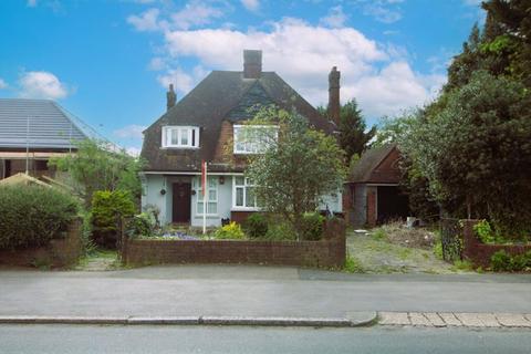4 bedroom detached house for sale, Old Bedford Road, Luton
