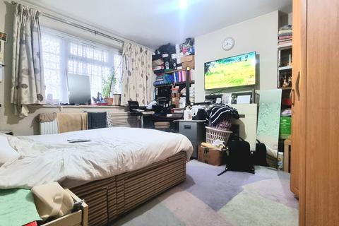 2 bedroom apartment for sale, Warwick Court, Harrow