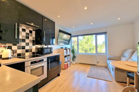 1 bedroom flat to rent, Osborne Road, Farnborough, GU14