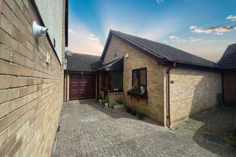 2 bedroom detached bungalow for sale, Rodmell Close, Hayes