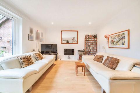 24 Rodmell Close, Hayes, UB4 9RS