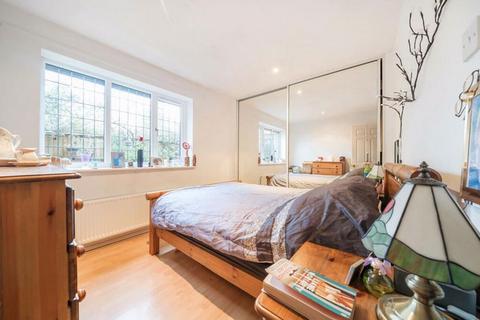 24 Rodmell Close, Hayes, UB4 9RS