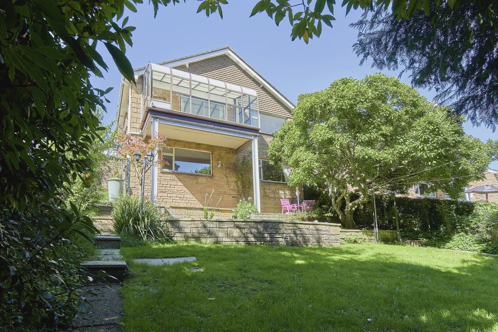 Orchard Road, Shanklin 3 bed bungalow to rent £1,350 pcm (£312 pw)