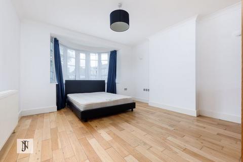 3 bedroom apartment to rent, Bowes Road, Bounds Green, N11