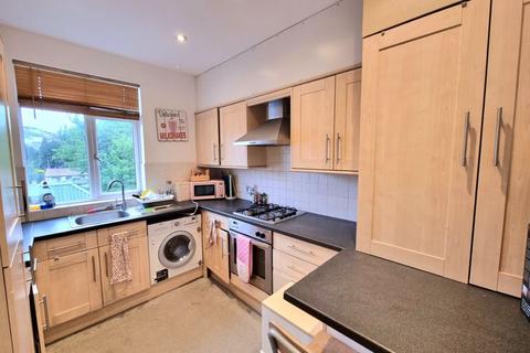 2 bedroom apartment to rent, Banstead Road, Carshalton