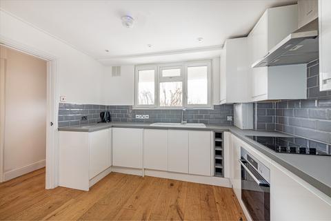 3 bedroom apartment to rent, Coles Court, Battersea