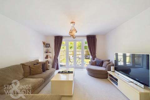 4 bedroom end of terrace house for sale, Redpoll Road, Queens Hill, Norwich