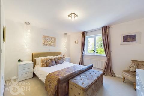 4 bedroom end of terrace house for sale, Redpoll Road, Queens Hill, Norwich