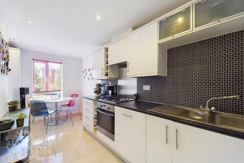 4 bedroom end of terrace house for sale, Redpoll Road, Queens Hill, Norwich