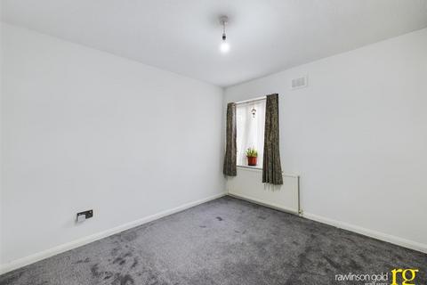 2 bedroom apartment to rent, Dromey Gardens, Harrow Weald