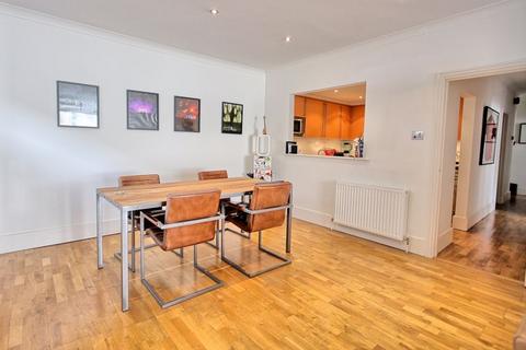 2 bedroom apartment for sale, Station Road, Gerrards Cross