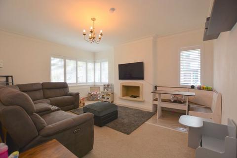 2 bedroom apartment to rent, Elm Park Road, Pinner