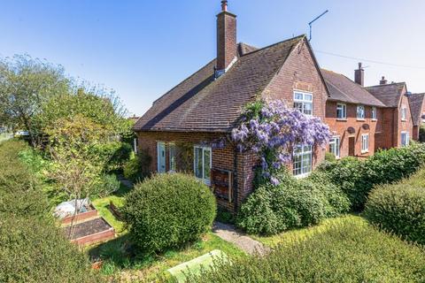 2 bedroom end of terrace house for sale, Manor Road, Southbourne