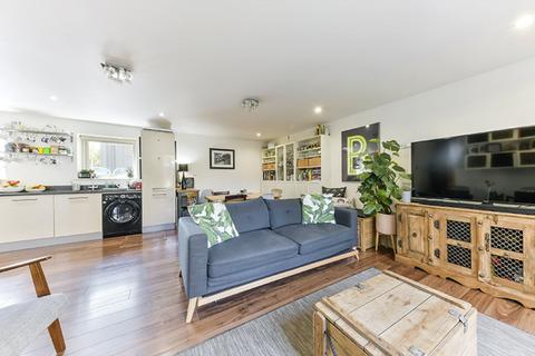 2 bedroom apartment for sale, Southbank, Thames Ditton KT7