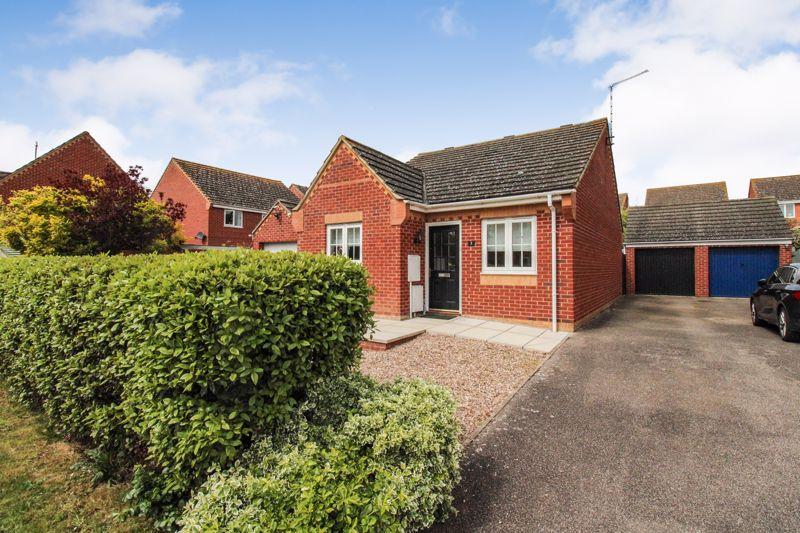 Shackleton Close, Bedford MK42 2 bed detached bungalow for sale £330,000