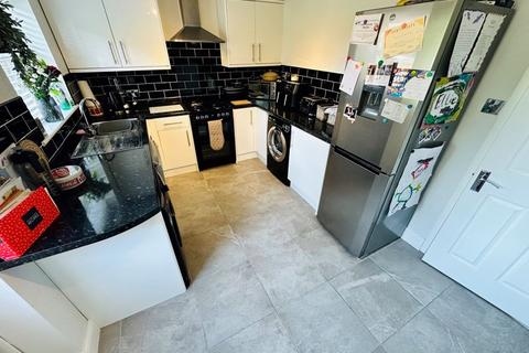 2 bedroom semi-detached house for sale, Somerford Way, Coseley WV14
