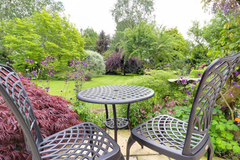 Front Garden/Patio