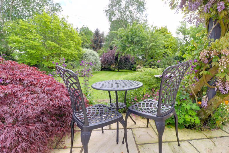 Front Garden/Patio