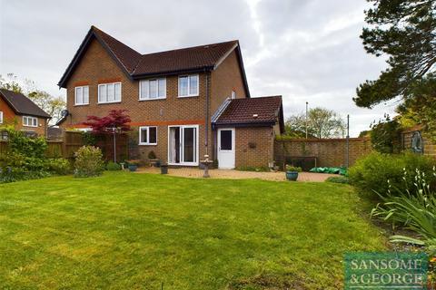 3 bedroom semi-detached house for sale, Searing Way, Tadley, Basingstoke and Deane, RG26