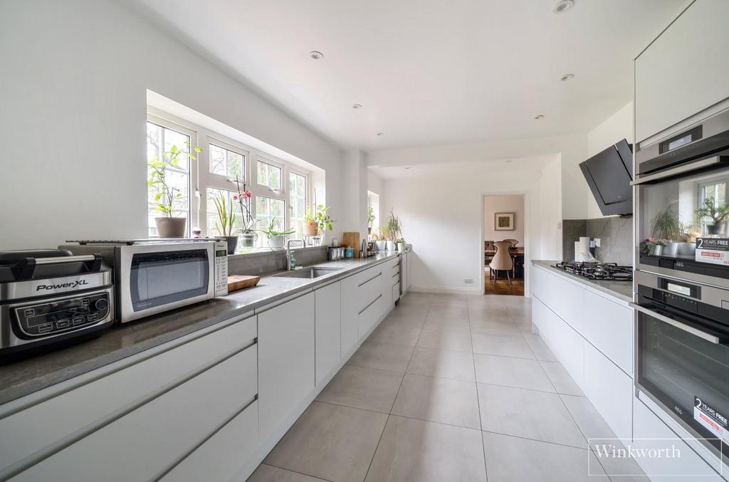 Lime Avenue, Camberley, GU15 6 bed detached house for sale £1,200,000