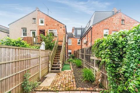 2 bedroom maisonette to rent, Kingston Road, London, SW20 8JR