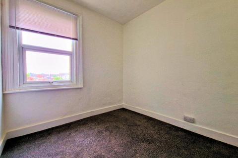 2 bedroom flat to rent, Christchurch Road, Southend on Sea, Essex, SS2 4JS