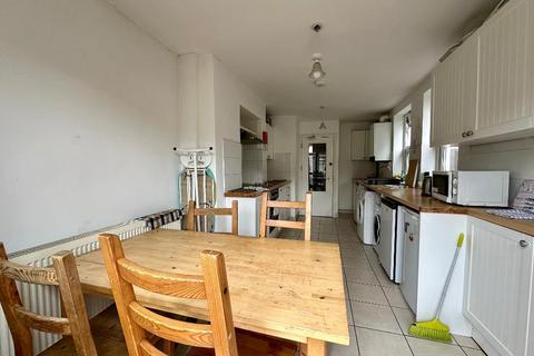 3 bedroom end of terrace house for sale, Guildford Road, Southend on Sea, Essex, SS2 5AR