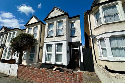 3 bedroom end of terrace house for sale, Guildford Road, Southend on Sea, Essex, SS2 5AR