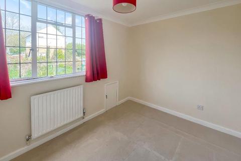 9 Swallowdale, South Croydon, CR2 8SG