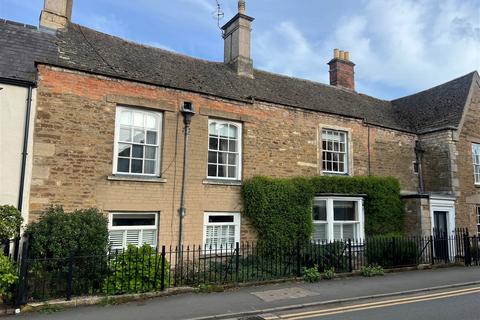 3 bedroom townhouse for sale, Alwyne Close, Oakham